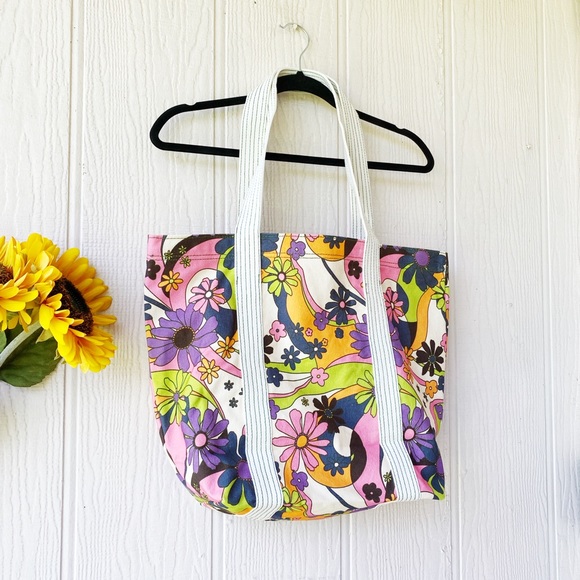 NEW UO Basic Printed Tote Bag - Picture 4 of 10